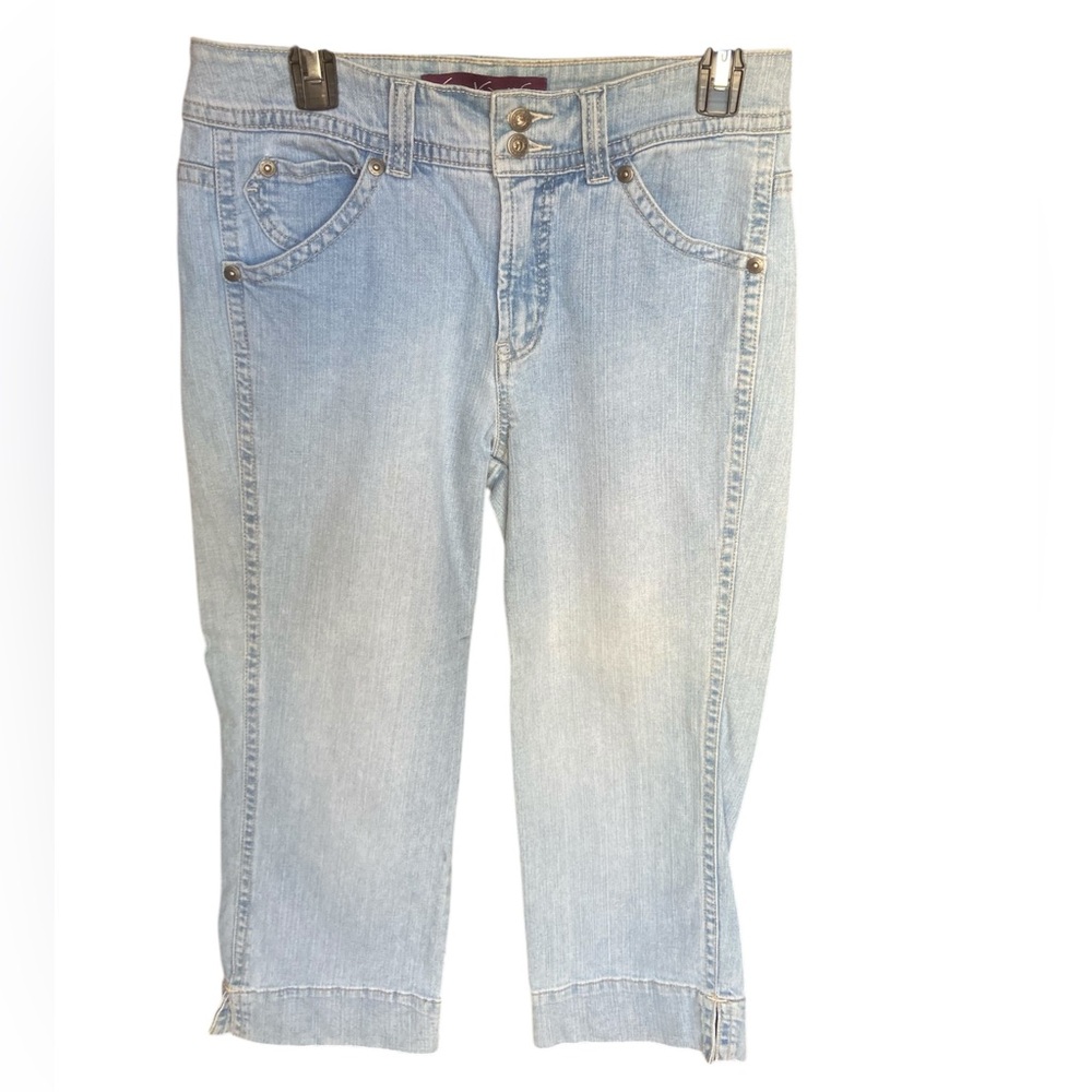 Gloria Vanderbilt denim capris.